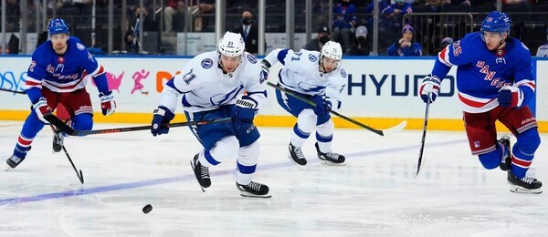 New York Rangers vs Tampa Bay Lightning - čeští hokejisté v NHL Filip Chytil a Libor Hájek - sledujte NHL živě - Profimedia