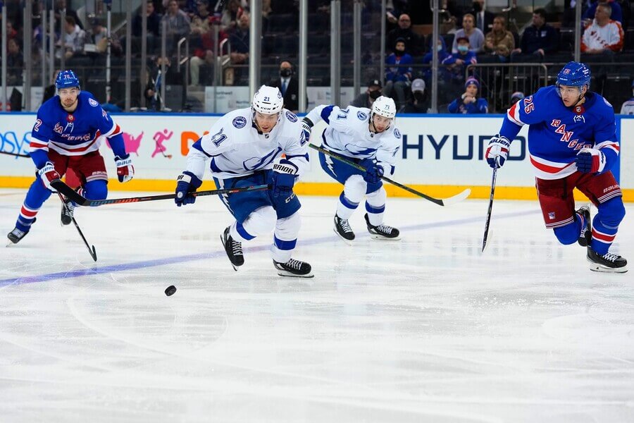 New York Rangers vs Tampa Bay Lightning - čeští hokejisté v NHL Filip Chytil a Libor Hájek - sledujte NHL živě - Profimedia