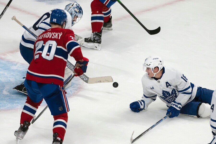 Juraj Slafkovský dnes hraje první zápas v NHL - Montreal vs Toronto live stream - Profimedia
