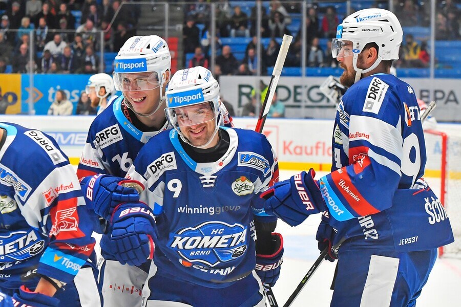 Hokejisté HC Kometa Brno - Luboš Horký, Jakub Flek, Jan Ščotka - dnes sledujte živě hokej Kometa vs Pardubice - Profimedia