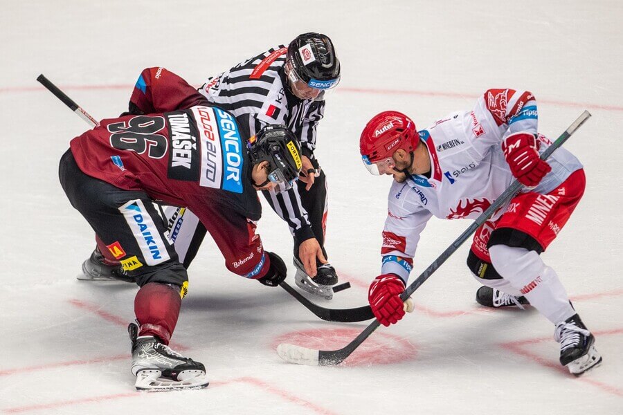 Hokejisté HC Oceláři Třinec a HC Sparta Praha - hokej ELH 2022-2023 - Třinec dnes hostí Spartu, sledujte utkání živě