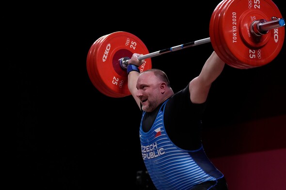 Vzpírání, český vzpěrač Jiří Orság na letní olympiádě v Tokiu