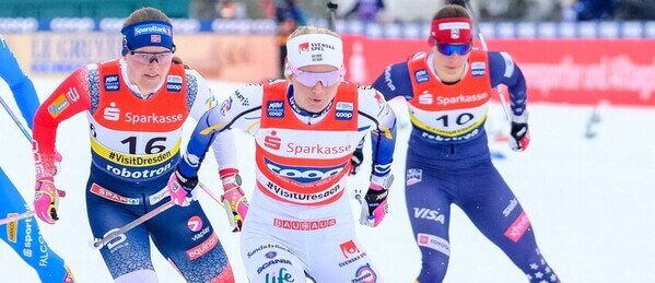 Běh na lyžích, FIS Světový pohár, závodnice při sprintu, v čele Maja Dahlqvist ze Švédska
