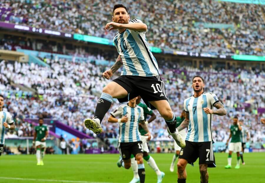 Fotbalista Lionel Messi dává gól na MS ve fotbale 2022 v Kataru - sledujte dnes utkání Argentina vs Mexiko živě a v live streamu online