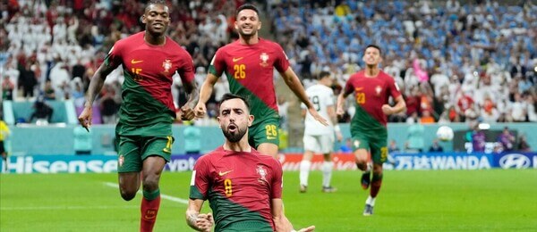 Bruno Fernandes se raduje z gólu Portugalska na MS ve fotbale 2022