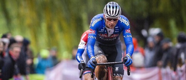 Cyklokros, Světový pohár Hulst v Nizozemsku, Mathieu van der Poel
