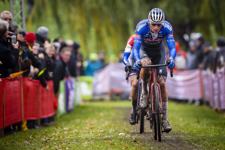 Cyklokros, Světový pohár Hulst v Nizozemsku, Mathieu van der Poel