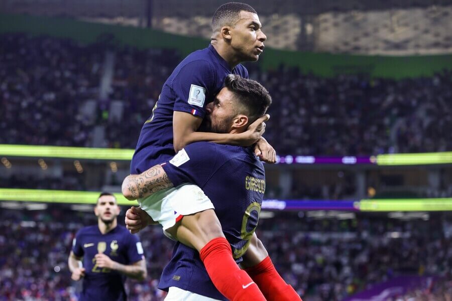 Kylian Mbappé a Olivier Giroud