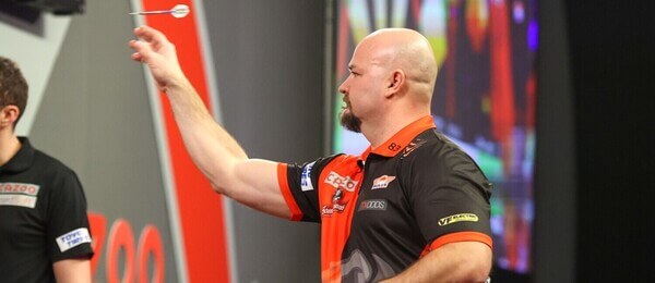 Český šipkař Karel Sedláček během PDC World Darts Championship 2023 v Londýně - sledujte MS v šipkách 2023 živě v live streamu online