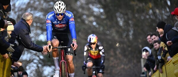 Cyklokros, Mathieu van der Poel a Wout Van Aert při závodě Superprestige v Belgii