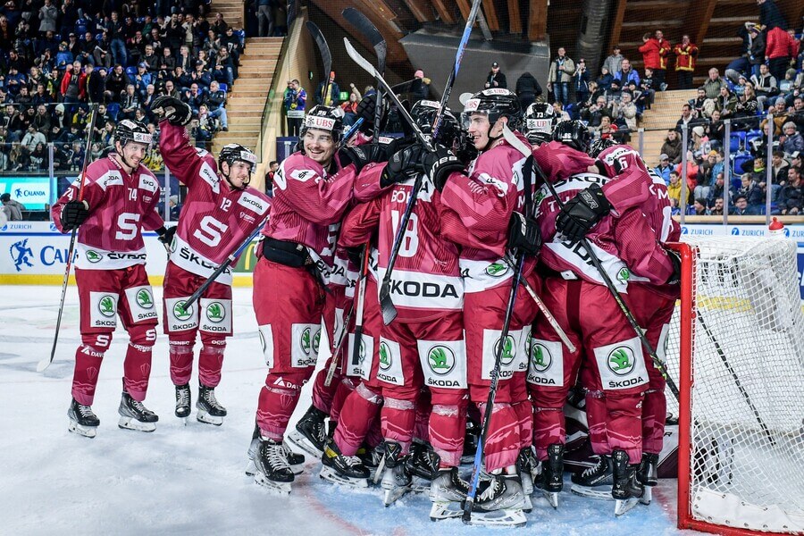 Hokejisté HC Sparta Praha slaví postup do finále Spenglerova poháru 2022 - Ve finále je vyzve Ambri-Piotta - Sledujte finále Spengler Cupu 2022 Sparta vs Ambri-Piotta 2022 živě v live streamu online - foto Profimedia