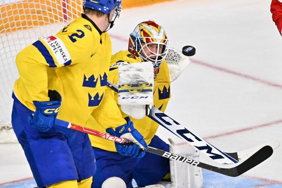 Švédský gólman Carl Lindbom je nejlepším brankář na MS v hokeji U20 2023 - Profimedia