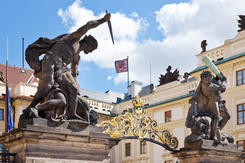 Pražský hrad - sídlo prezidenta ČR - druhé kolo prezidentských voleb rozhodne o novém prezidentovi Česka - foto profimedia