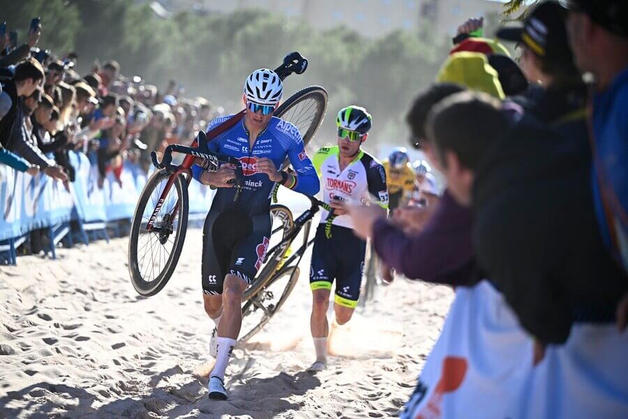 Cyklokros, Mathieu van der Poel během závodu Světového poháru v Benidormu