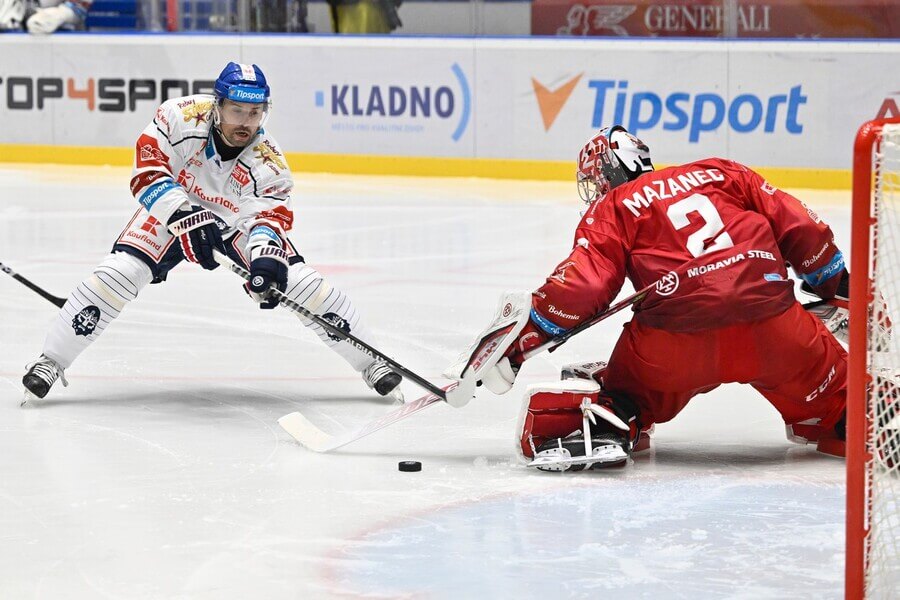 Hokejisté Tomáš Plekanec a Marek Mazanec z týmů Rytíři Kladno a HC Oceláři Třinec - sledujte dnes hokej Třinec vs Kladno živě online