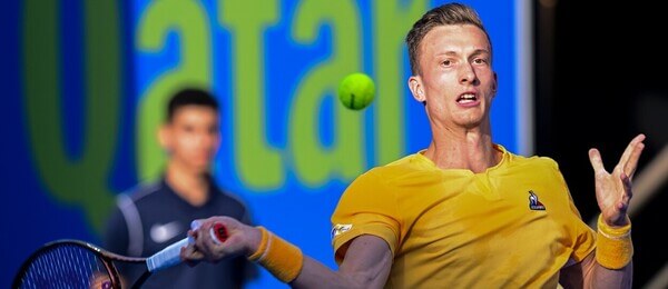 Tenista Jiří Lehečka ve čtvrtfinále ATP Tour v Dauhá 2023 - sledujte dnes tenis Lehečka vs Murray živě - online livestream zdarma