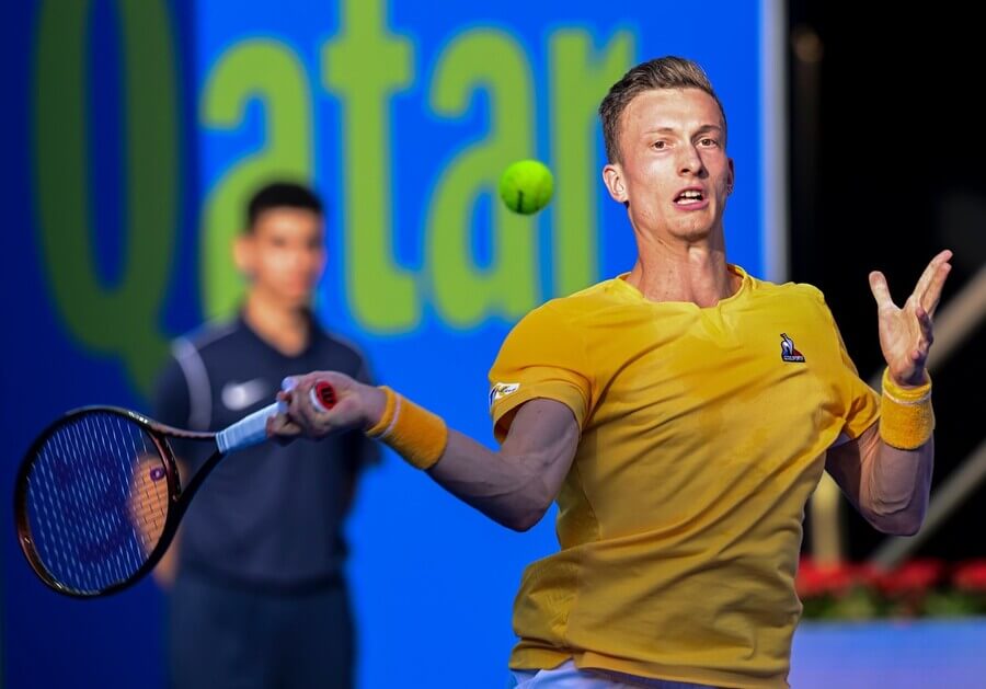 Tenista Jiří Lehečka ve čtvrtfinále ATP Tour v Dauhá 2023 - sledujte dnes tenis Lehečka vs Murray živě - online livestream zdarma