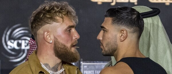 Jake Paul vs. Tommy Fury. Jeden z nich to po dnešním zápase od svých haterů pořádně schytá. Mladí boxeři se do sebe pustí dnes od 20:00.