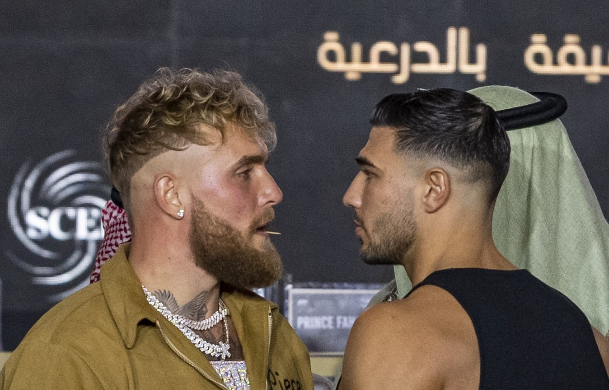 Jake Paul vs. Tommy Fury. Jeden z nich to po dnešním zápase od svých haterů pořádně schytá. Mladí boxeři se do sebe pustí dnes od 20:00.