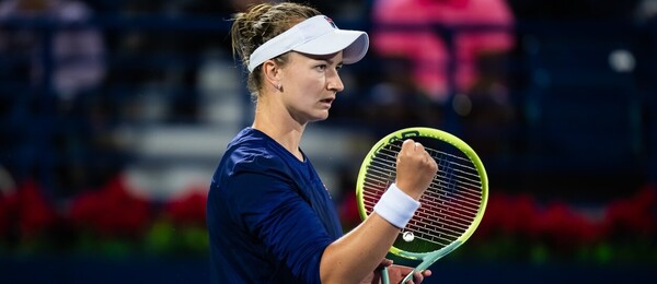 Česká tenistka Barbora Krejčíková na turnaji WTA 1000 Dubaj 2023 - sledujte finále Krejčíková vs Swiatek dnes živě - online live stream
