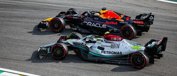 Souboje Hamilton vs. Verstappen a Mercedes vs. Red Bull budou patřit i v nové sezóně k ozdobám šampionátu F1.