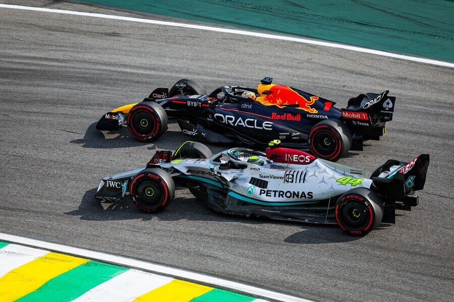 Souboje Hamilton vs. Verstappen a Mercedes vs. Red Bull budou patřit i v nové sezóně k ozdobám šampionátu F1.