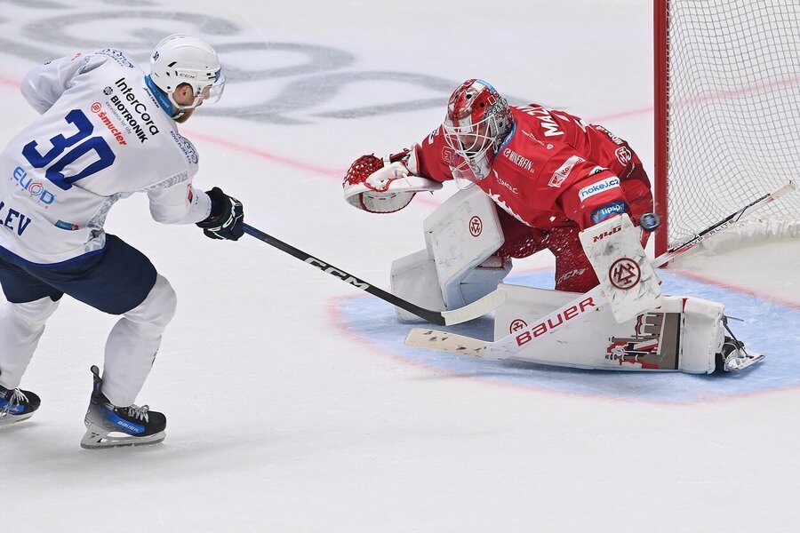 Hokejisté Jakub Lev a Marek Mazanec, dvě hvězdy Tipsport extraligy v ledním hokeji - Podívejte se na top hráče a přestupy v Tipsport ELH