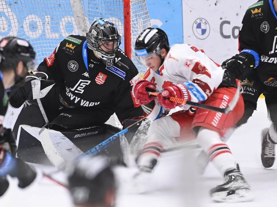 Hokejisté HC Energie Karlovy Vary a HC Olomouc v utkání Tipsport extraligy ELH 2023 - kde dnes sledovat hokej Olomouc vs Karlovy Vary - online live stream