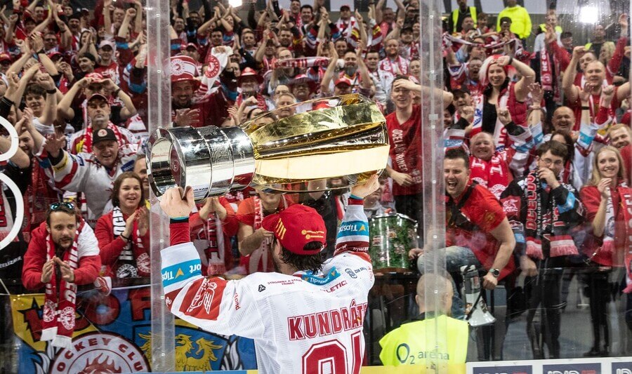 Pohár pro vítěze play-off Tipsport extraligy ledního hokeje TELH - kde sledovat play off extraligy živě - TV program a přímé přenosy