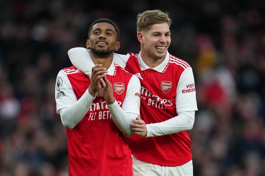 Reiss Nelson a Emile Smith Rowe po výhře nad Bournemouthem