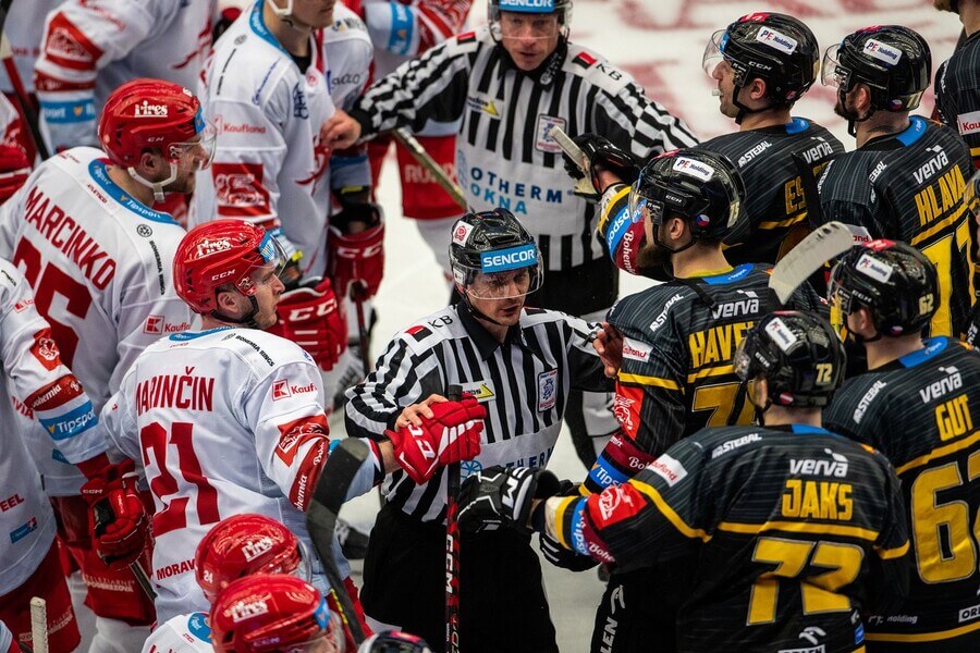 Hokejisté HC Verva Litvínov a HC Oceláři Třinec v utkání předkola play off hokejové Tipsport extraligy ELH 2023 - sledujte dnes hokej Litvínov vs Třinec živě