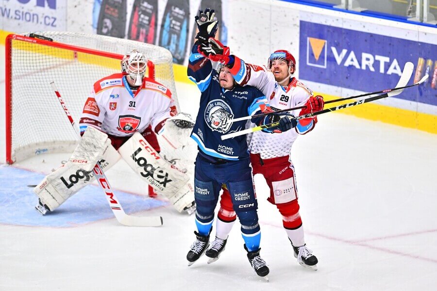 Hokejisté Mountfield HK a Bílí Tygři Liberec v utkání Tipsport extraligy ELH 2023 - sledujte čtvrtfinále play off Hradec Králové vs Liberec živě - online live stream, přímý přenos a výsledky