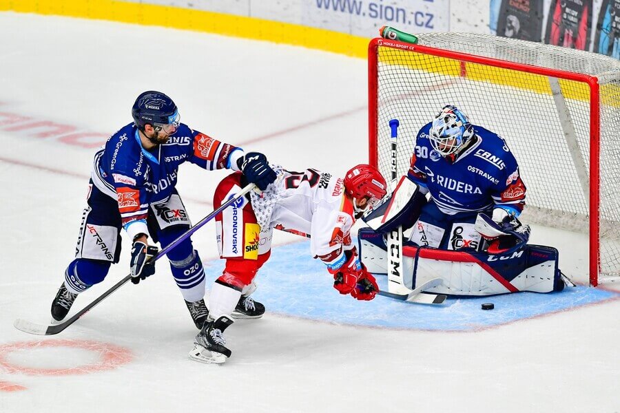 Brankář Aleš Stezka bude pro Vítkovice znovu klíčovou postavou. Sledujte semifinálové zápasy živě a zdarma v online livestreamu na TV Tipsport.