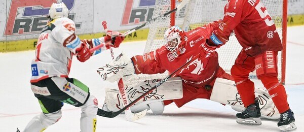 Hokejisté Třince a Pardubic v pátém semifinále play off Tipsport extraligy 2023 - Sledujte dnes hokej Třinec vs Pardubice živě - online live stream zdarma