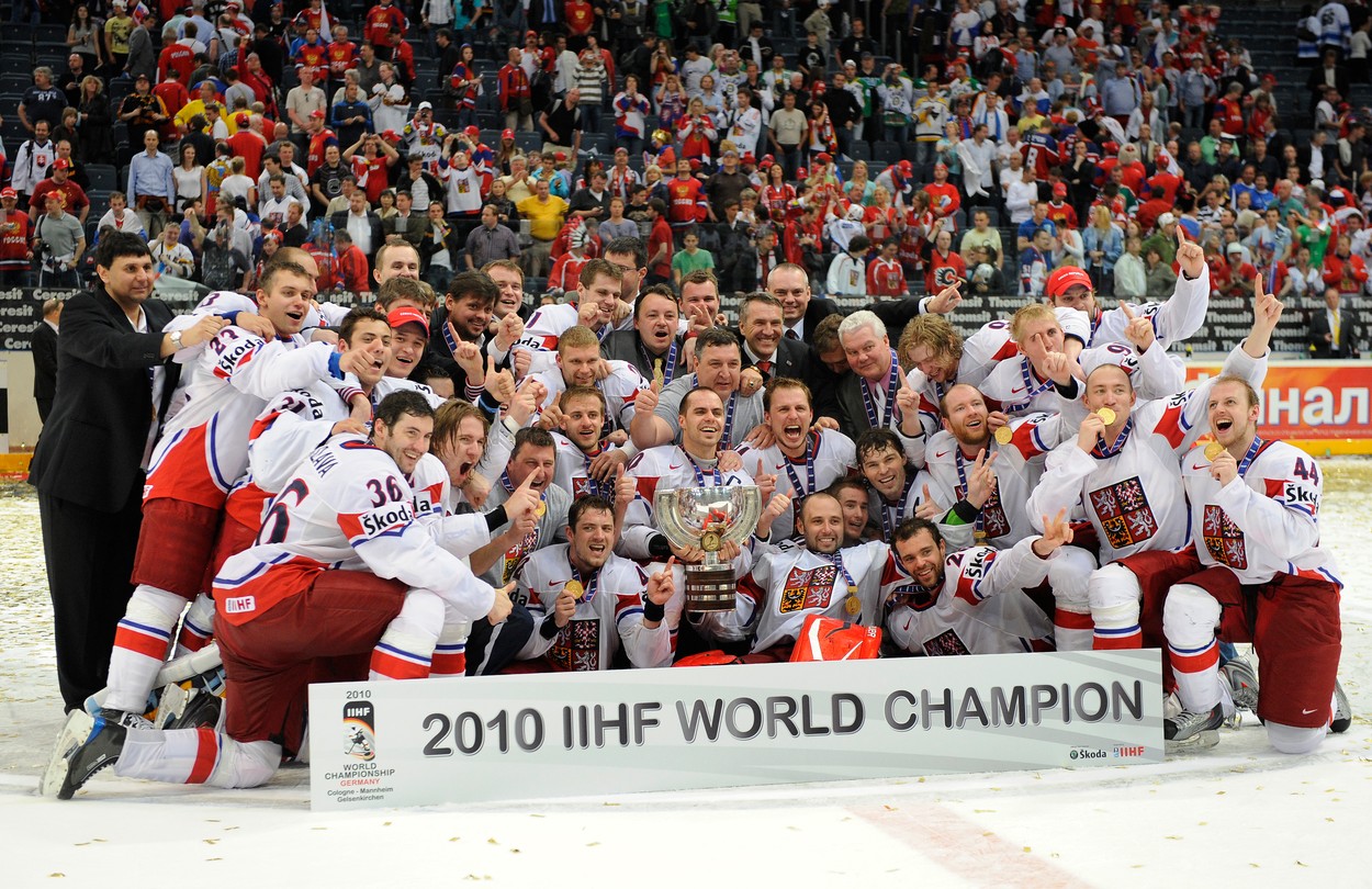 Takhle vypadala roku 2010 zatím poslední zlatá radost české hokejové reprezentace na mistrovství světa. Držte našim palce i letos a sledujte šampionát v online livestreamech na TV Tipsport.