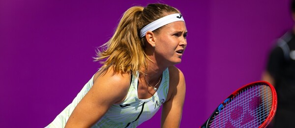 Tenis, WTA, Marie Bouzková během kvalifikace na turnaj v katarském Dauhá