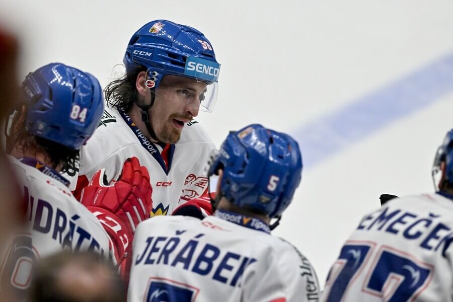 Reprezentant Daniel Voženílek a jeho spoluhráči oslavují gól na Českých hokejových hrách 2023 - sledujte dnes hokej Česko vs Švýcarsko na Czech Hockey Games živě - online live stream