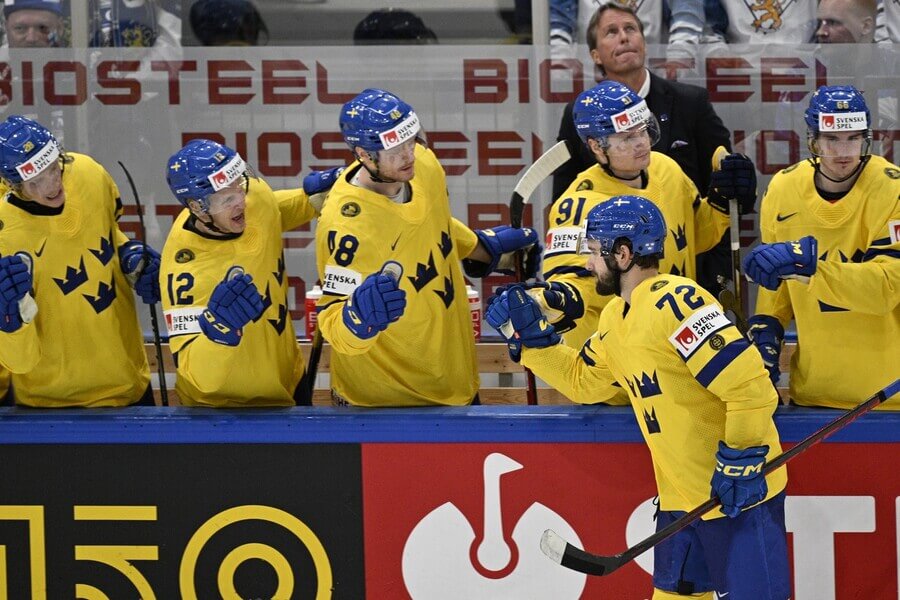 Reprezentanti Švédska oslavují gól na mistrovství světa v ledním hokeji - Švédsko na MS v hokeji - info, program, výsledky, sestava, historie