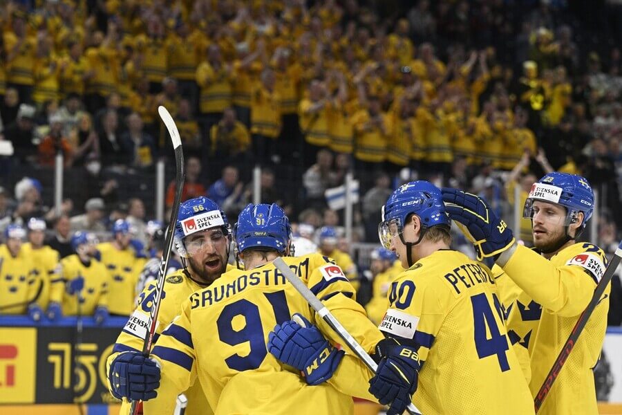 Reprezentanti Švédska se radují z gólu na MS v hokeji 2022 v Tampere - sledujte dnes hokej Švédsko vs Německo na MS 2023 živě online