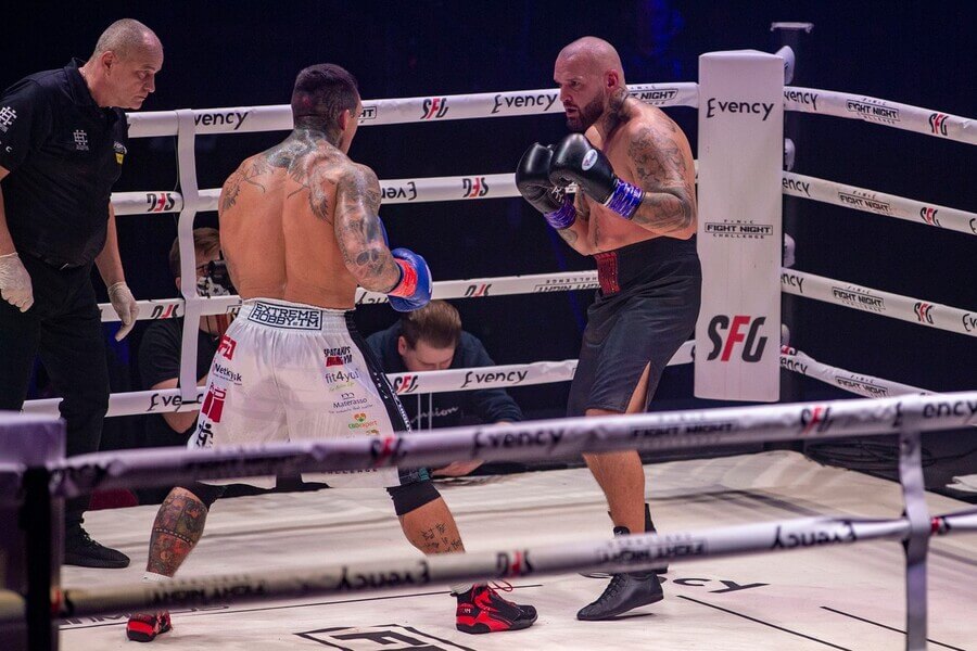 Patrik Rytmus Vrbovský už má za sebou několik boxerských zápasů, přesto je dnes proti Petru Monsteru Knížeti outsiderem. Vsaďte si na Fight Night Challenge 4 u Fortuny.