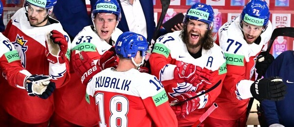 Dominik Kubalík a spoluhráči slaví gól české reprezentace na MS v hokeji 2023 - sledujte dnes hokej Česko vs Lotyšsko živě online