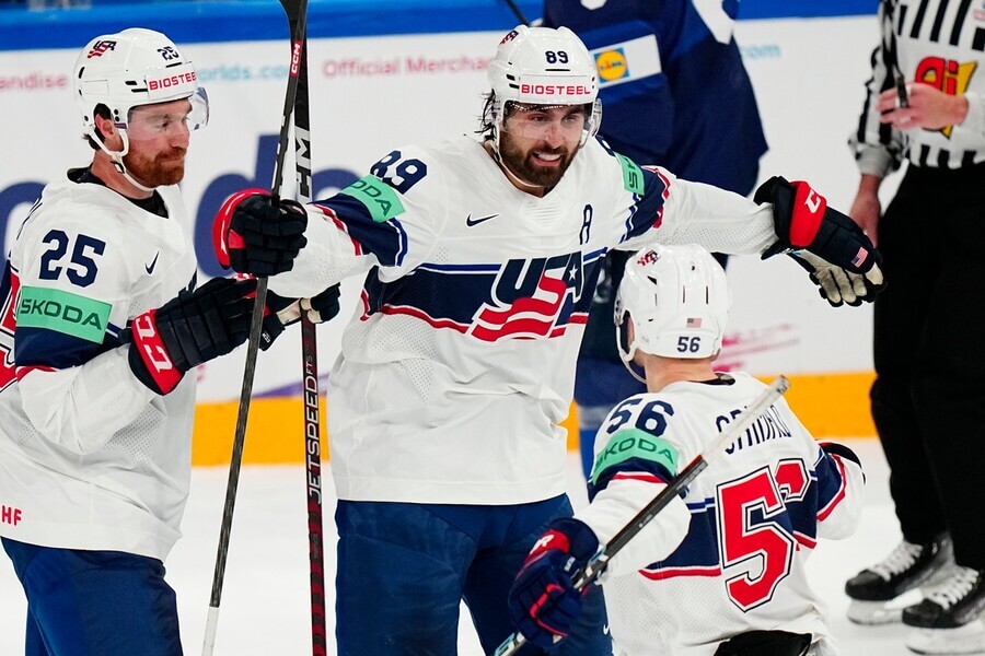 Útočník USA Alex Tuch už vstřelil 3 góly na MS v hokeji 2023