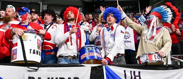 Čeští fanoušci během MS v ledním hokeji 2023 v lotyšské Rize. Kde se uskuteční příští mistrovství světa v hokeji?