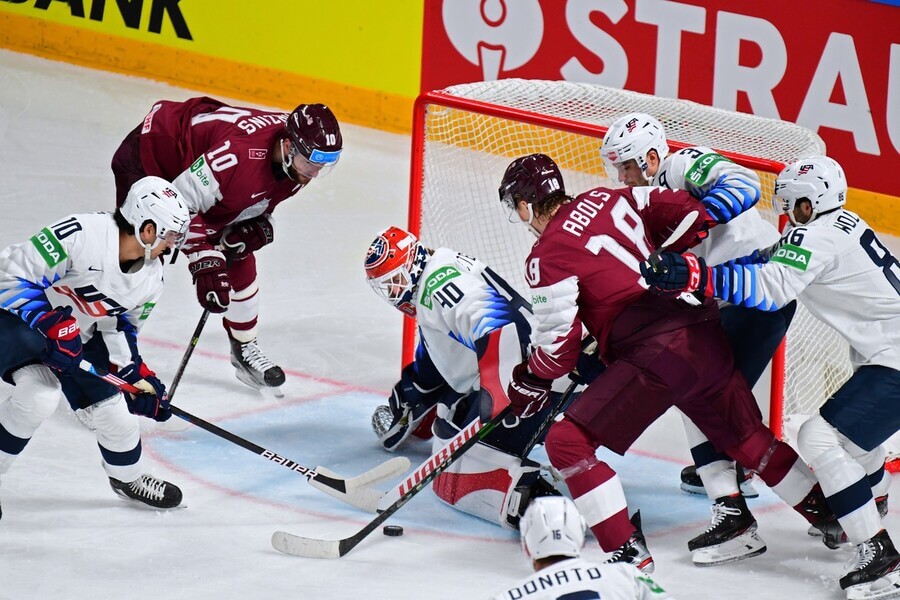 Sledujte mistrovství světa v hokeji živě na Fortuna TV. Online livestream zápasu o bronz mezi USA a Lotyšskem začíná dnes od 14:20.