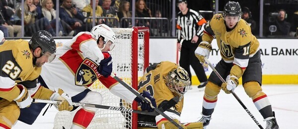 Hokejisté Vegas Golden Knights a Florida Panthers v utkání NHL 2023 - sledujte dnes první finále Stanley Cupu Vegas vs Florida živě online