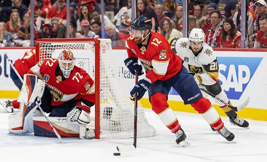 Hokejisté Bobrovsky a Staal z Panthers a Howden z Golden Knights ve finále Stanley Cupu 2023 - sledujte dnes hokej Florida vs Vegas živě online