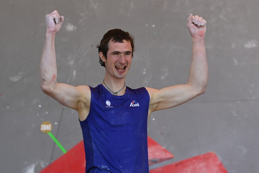 Sportovní lezení, Adam Ondra během SP v boulderingu v Praze na Letné