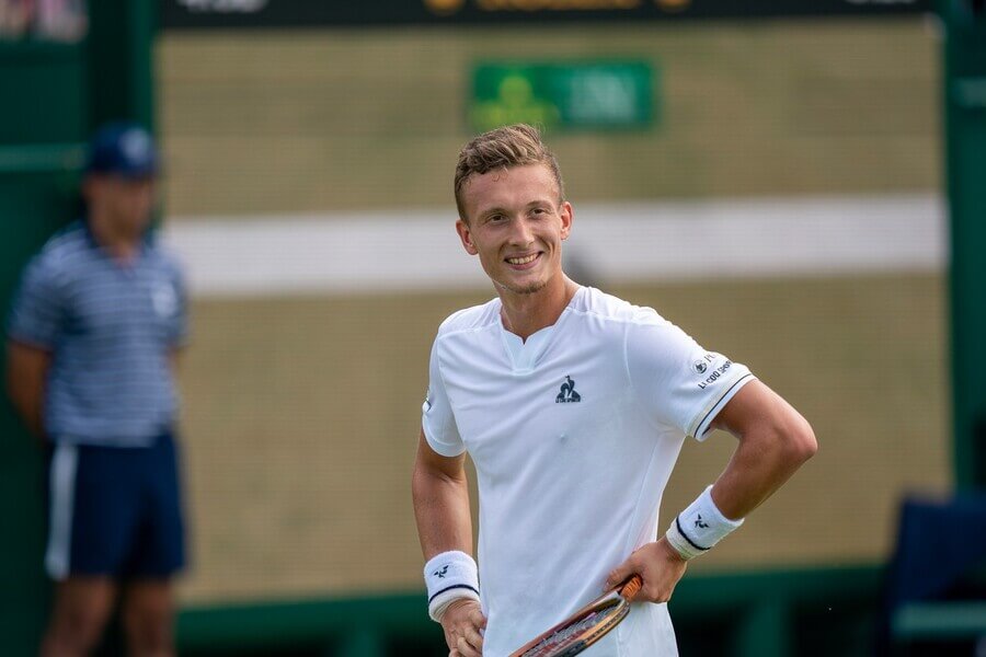 Český tenista Jiří Lehečka ve vítězném utkání Wimbledonu 2023 proti Tommymu Paulovi – sledujte dnes tenis Lehečka vs Medveděv na Wimbledonu živě online