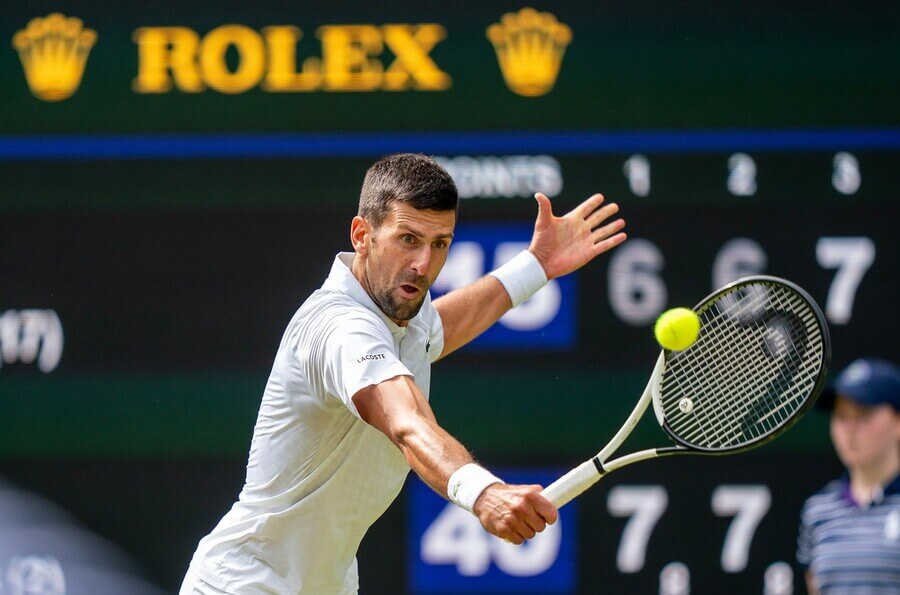Tenista Novak Djokovič ve vítězném osmifinále na Wimbledonu 2023 - sledujte dnes čtvrtfinále Djokovič vs Rublev živě online