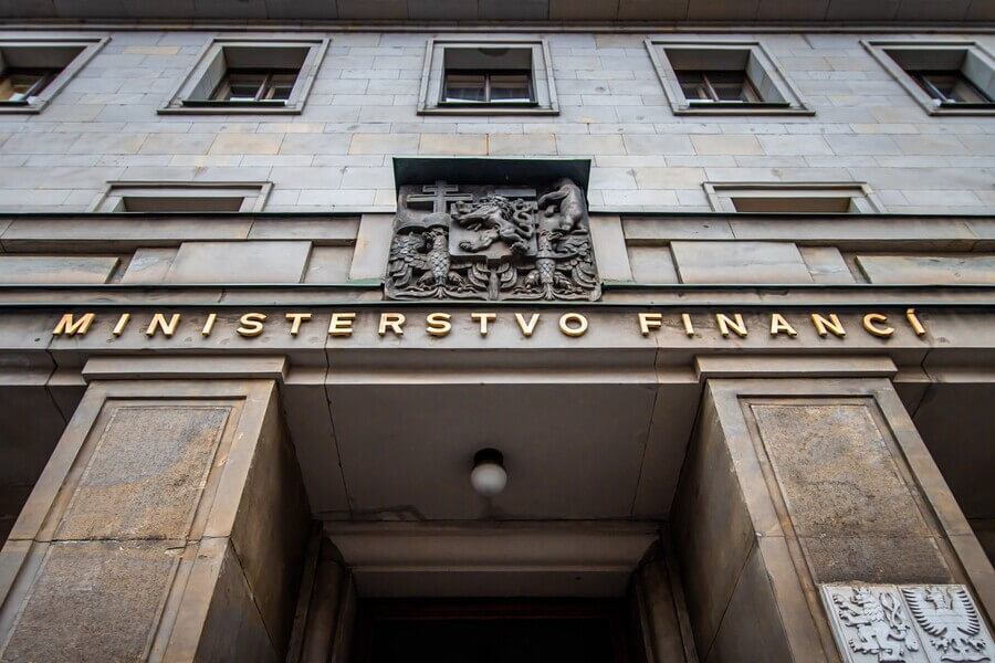 Vchod do budovy Ministerstva financí ČR v Praze